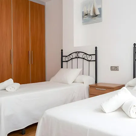 En Conil Zona Centro Solo Aceptamos Familias Y Parejas Apartmán Conil De La Frontera